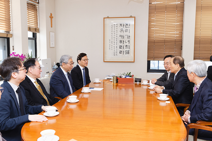 보담장학회 송한준 이사장, 장학금 전달