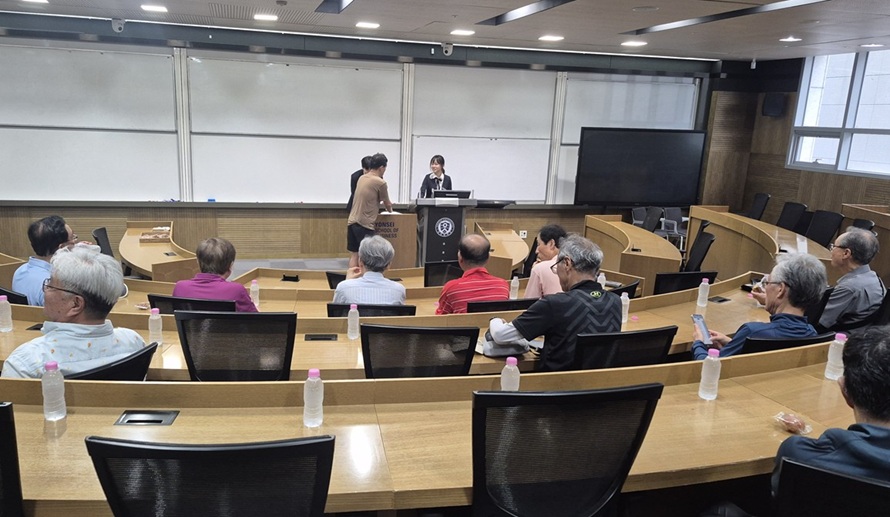 경영학과 74학번 동문, 모교 찾아 따뜻한 교류의 시간 가져