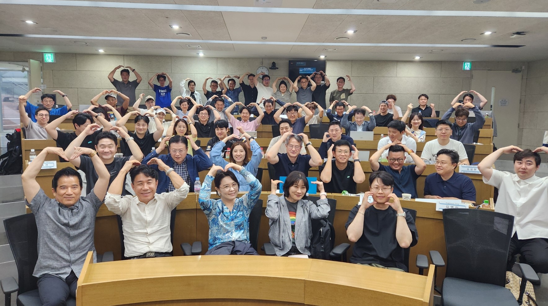 EMBA 15기 박은애 원우회장 500만원 기부