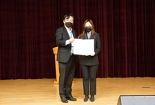 김소연(경영 15, 현 석사 재학 중), 조민경(경영 15) 졸업생…uGET 활동을 연구 논문으로 완성하여 논문상 수상